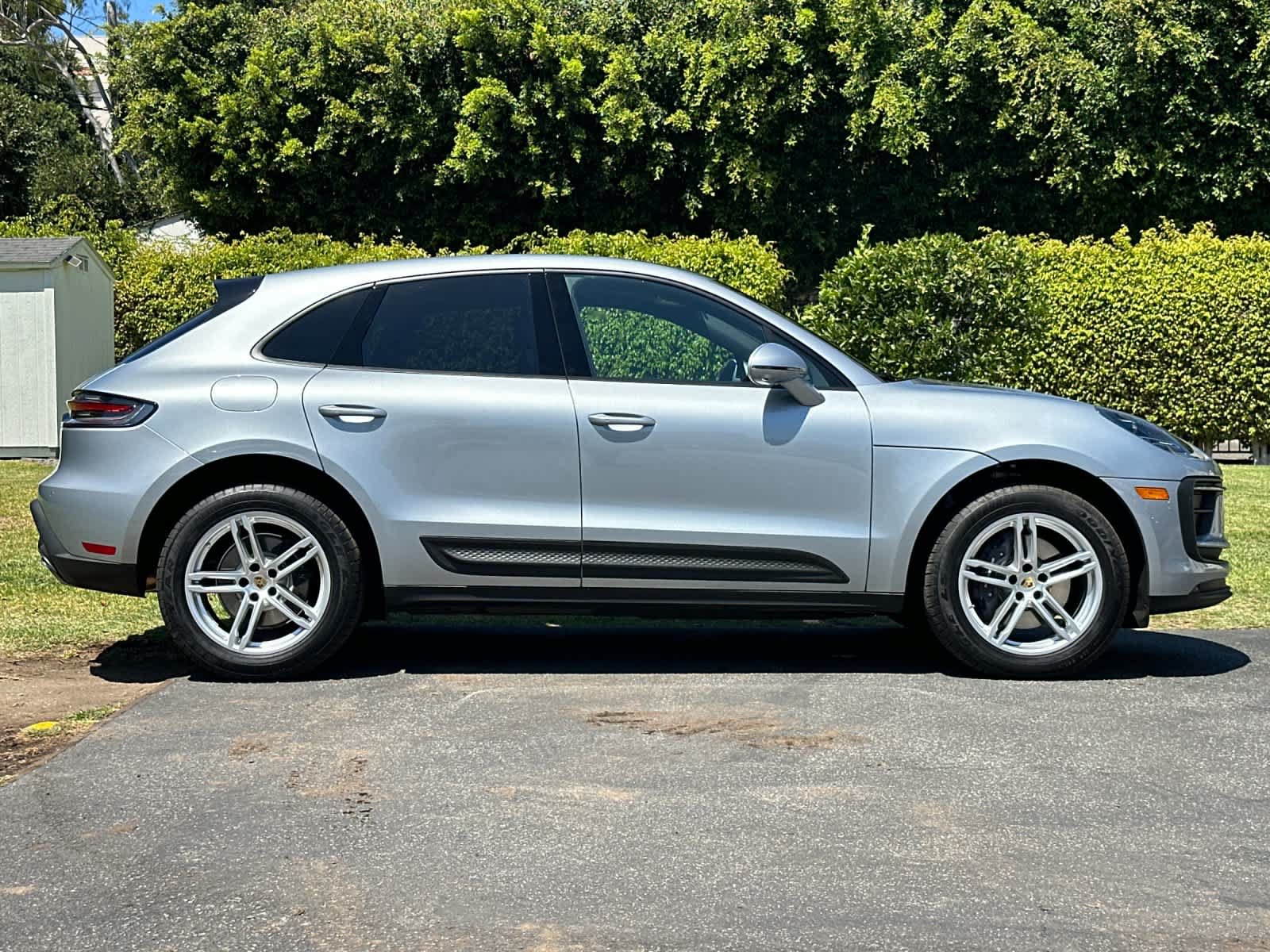 Used 2026 Porsche Macan AWD/4WD image 9