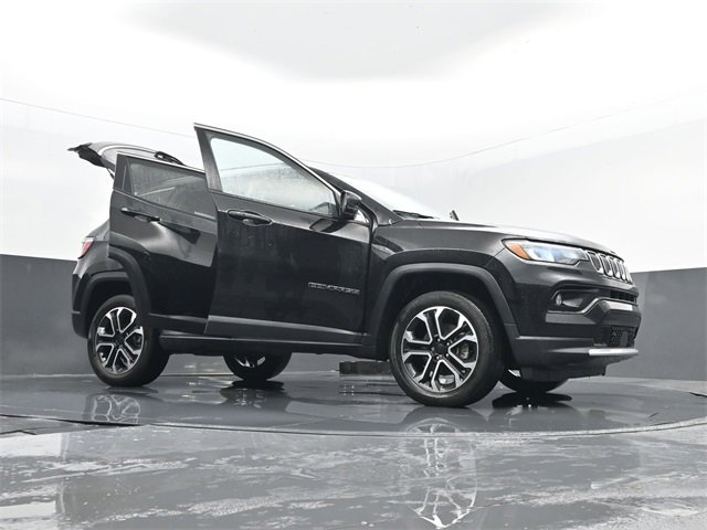 Used 2022 Jeep Compass Limited image 32