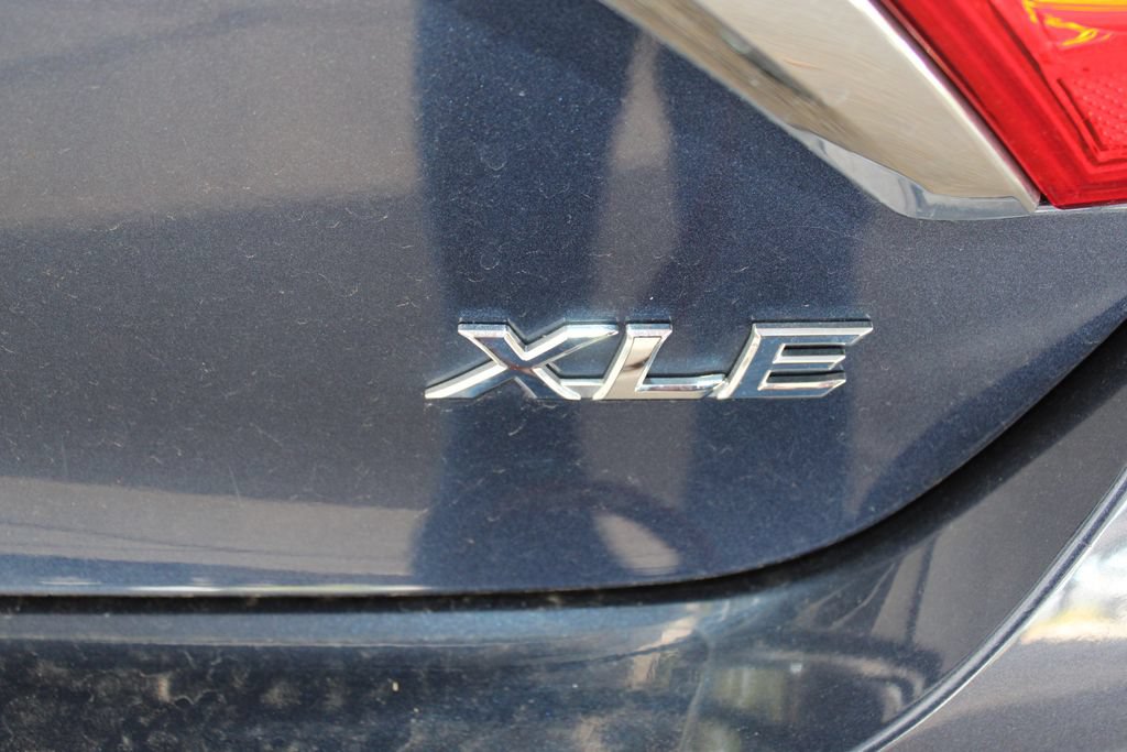 Used 2015 Toyota Camry XLE w/ Moonroof Package FWD image 65