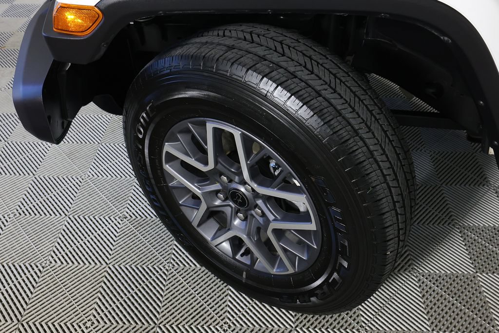Used 2026 Jeep Wrangler Unlimited Sahara AWD/4WD image 38