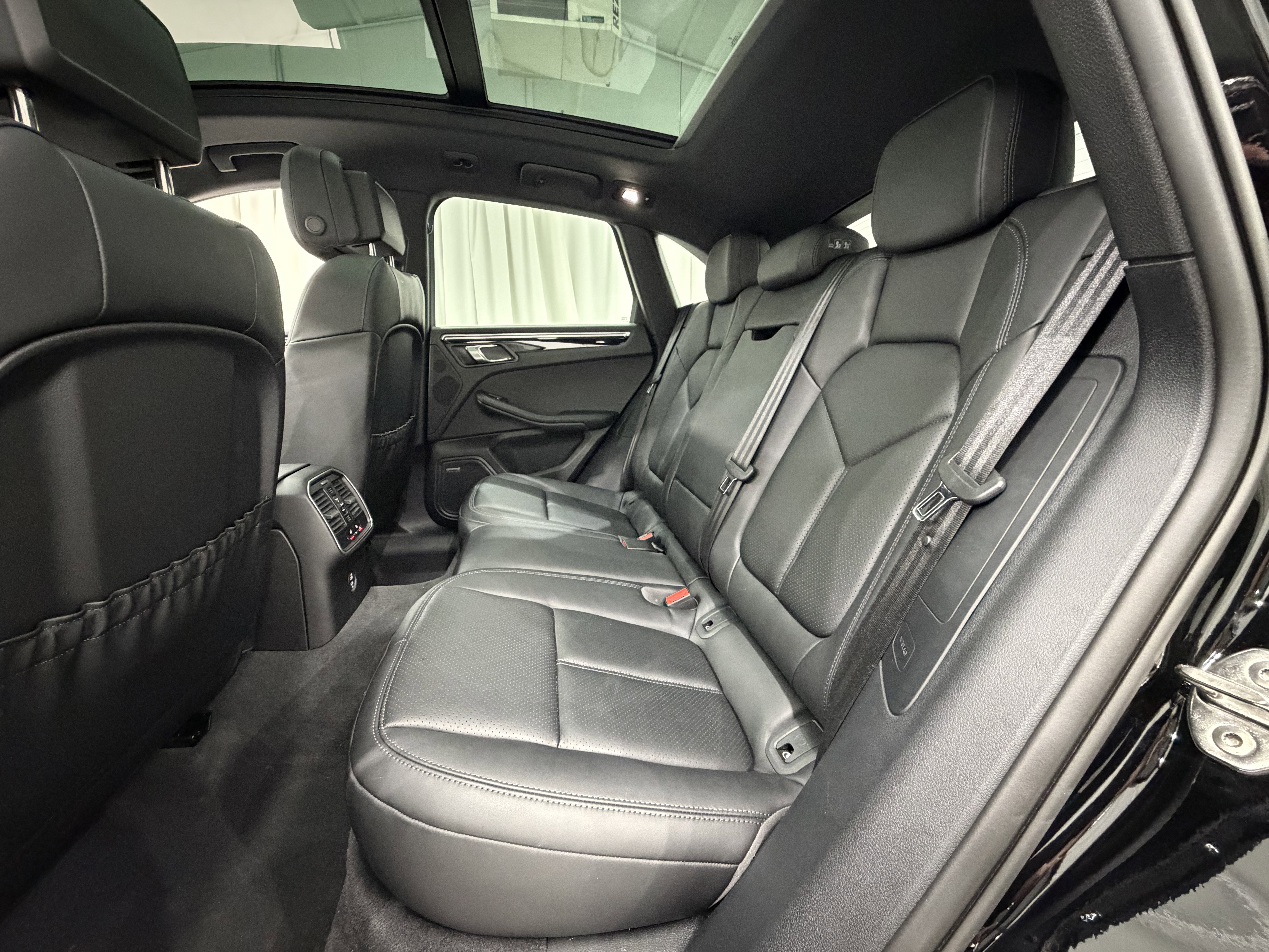 Certified 2025 Porsche Macan image 20