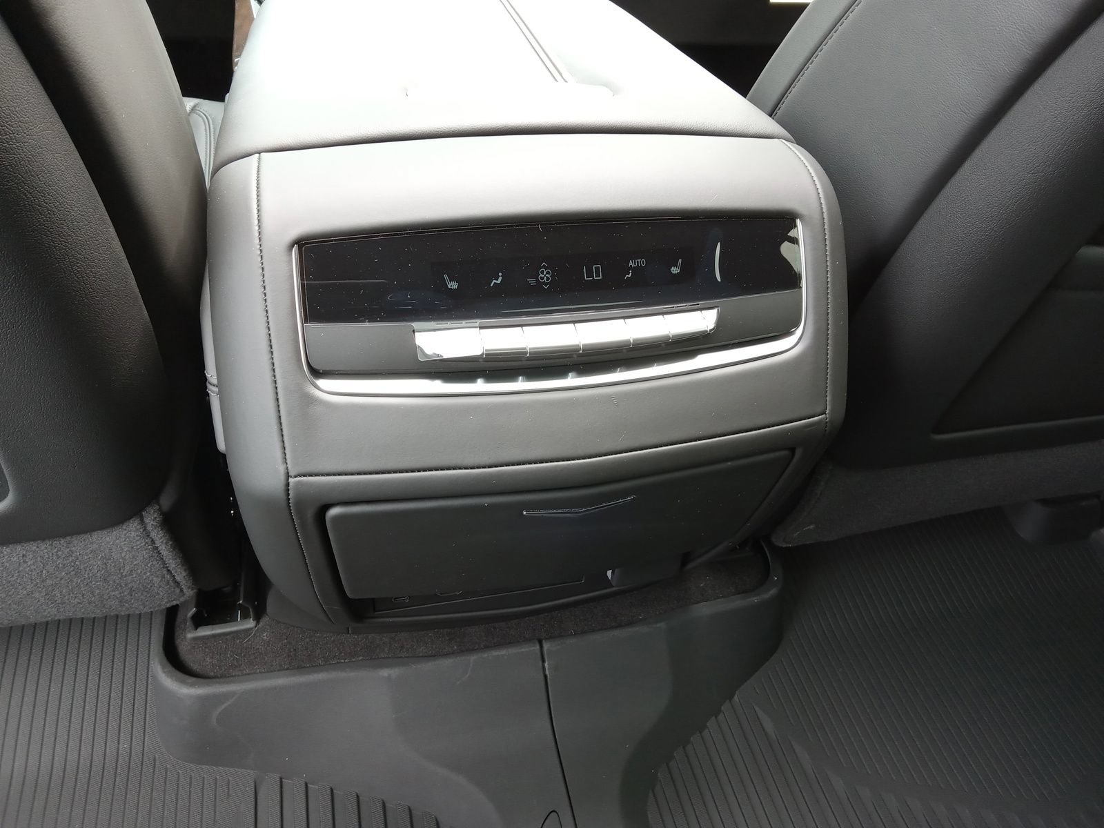 New 2026 Cadillac Escalade Platinum Sport w/ LPO, ONYX Package AWD/4WD image 28