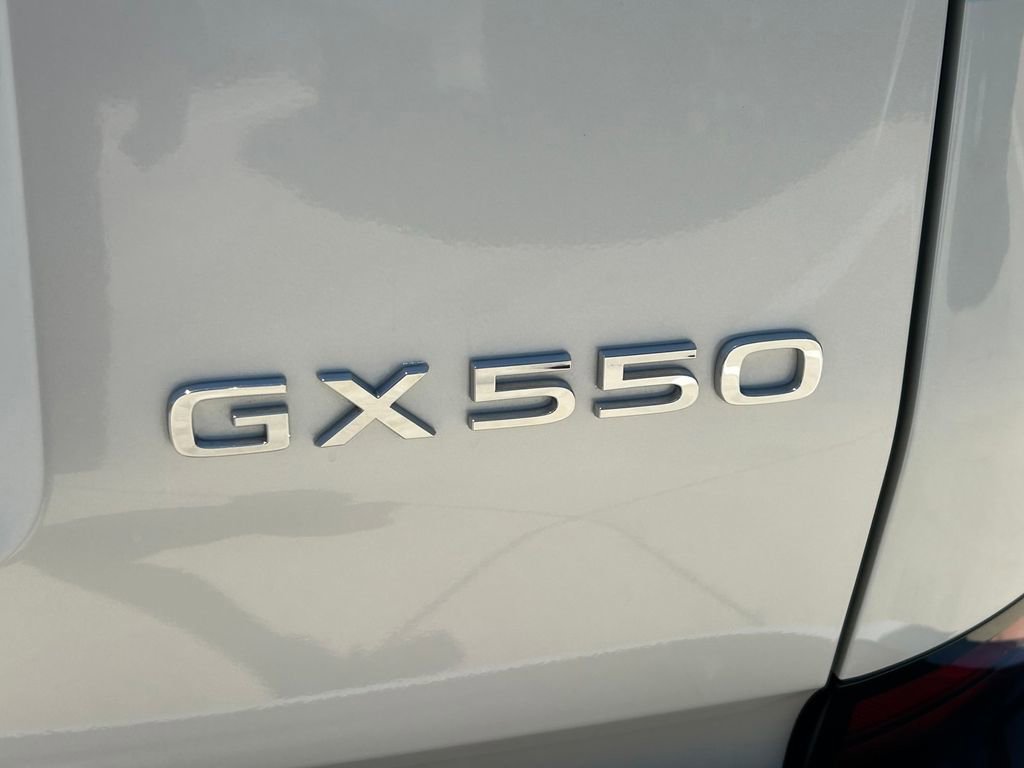 Used 2025 Lexus GX 550 w/ Accessory Package (2T) AWD/4WD image 13