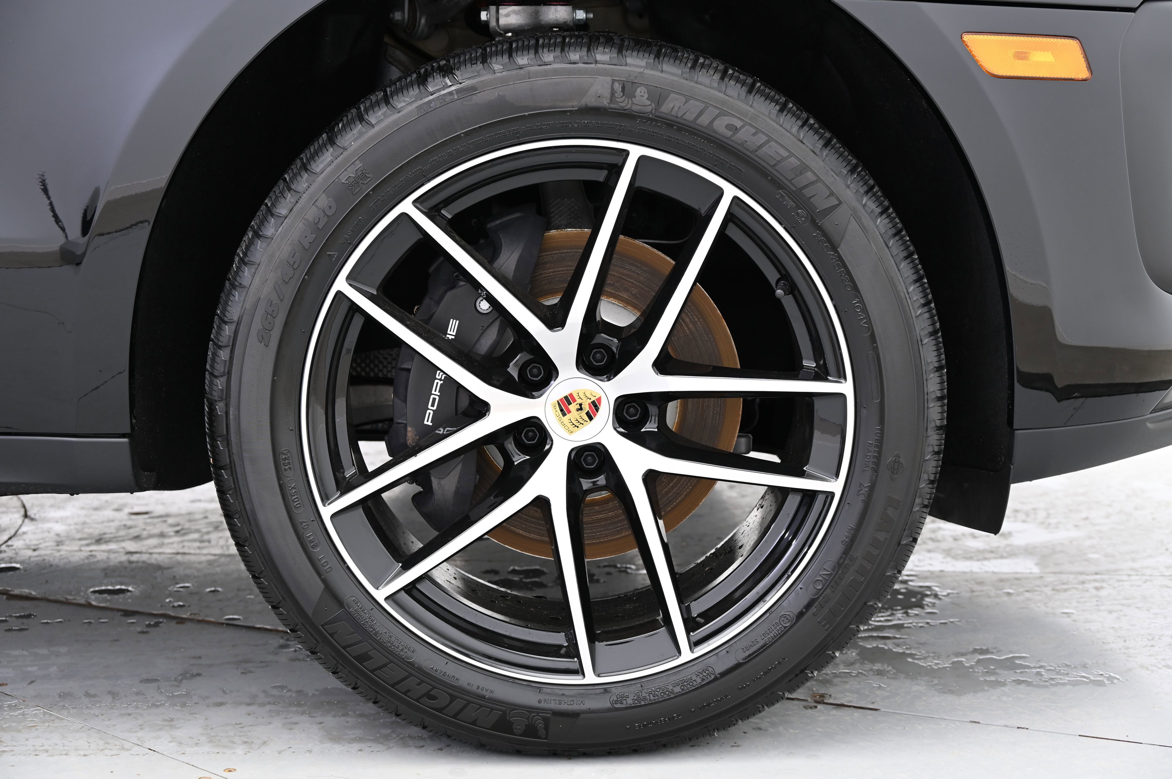 Used 2025 Porsche Macan image 18