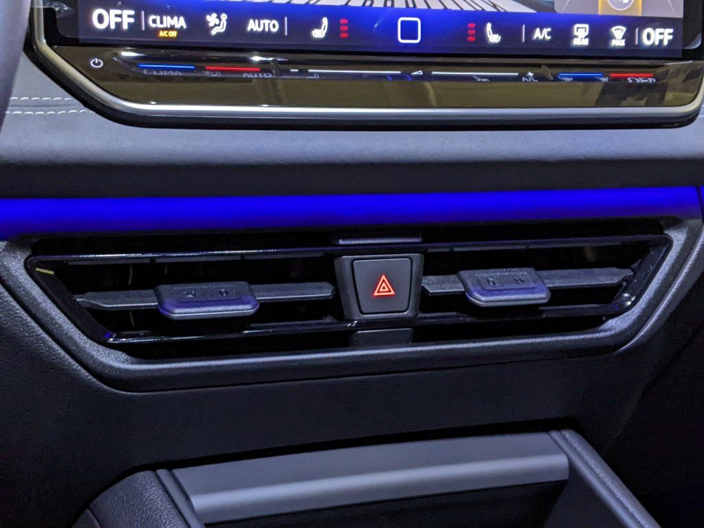 New 2026 Volkswagen Tiguan SE image 17