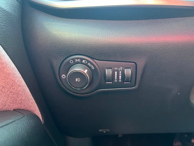 Used 2022 Jeep Compass Latitude FWD image 12