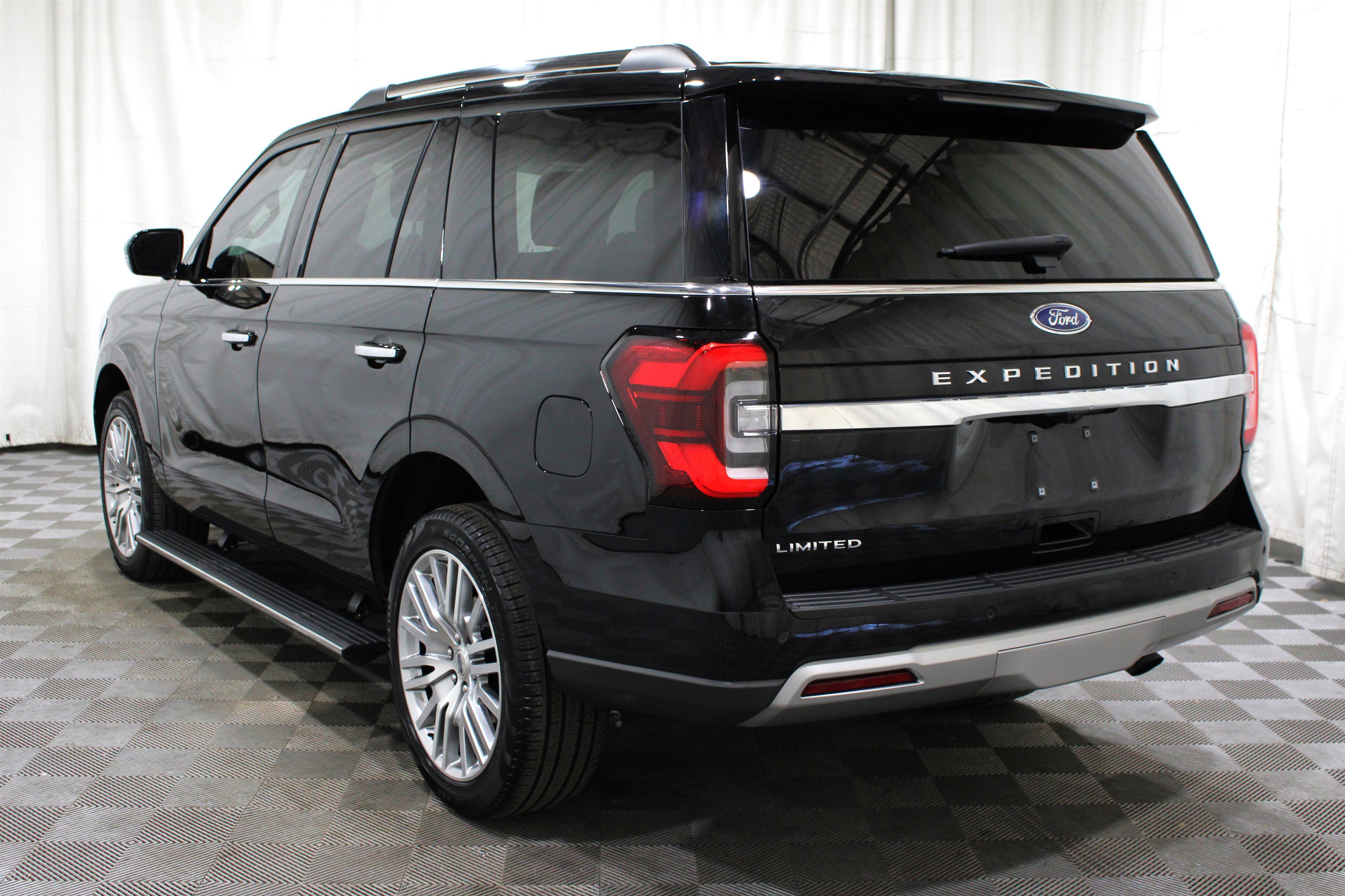 Used 2024 Ford Expedition Limited image 36