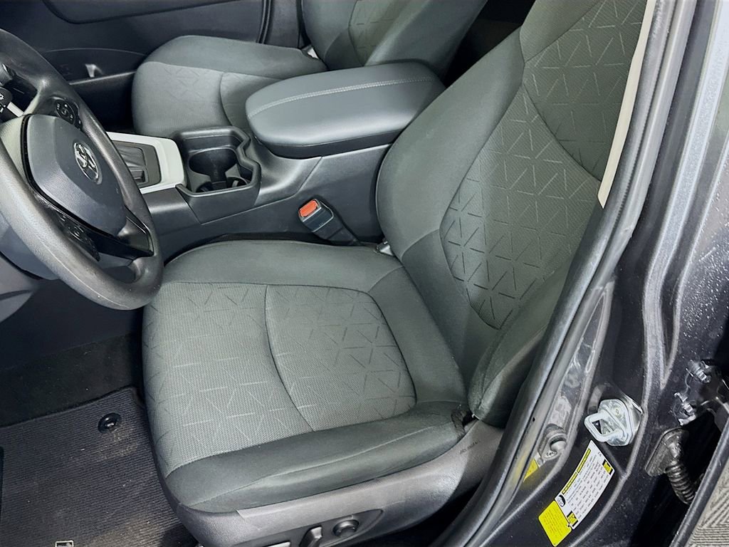 Used 2021 Toyota RAV4 XLE w/ Convenience Package image 19