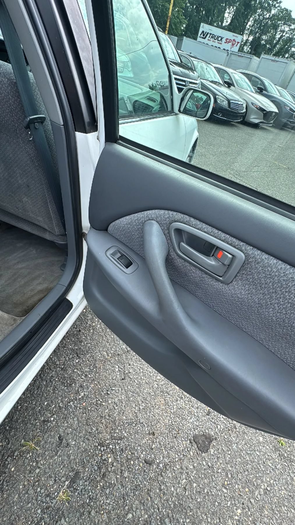 Used 2000 Toyota Camry LE FWD image 18