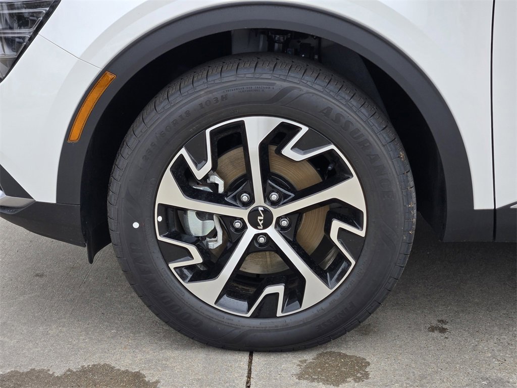 New 2025 Kia Sportage EX image 8