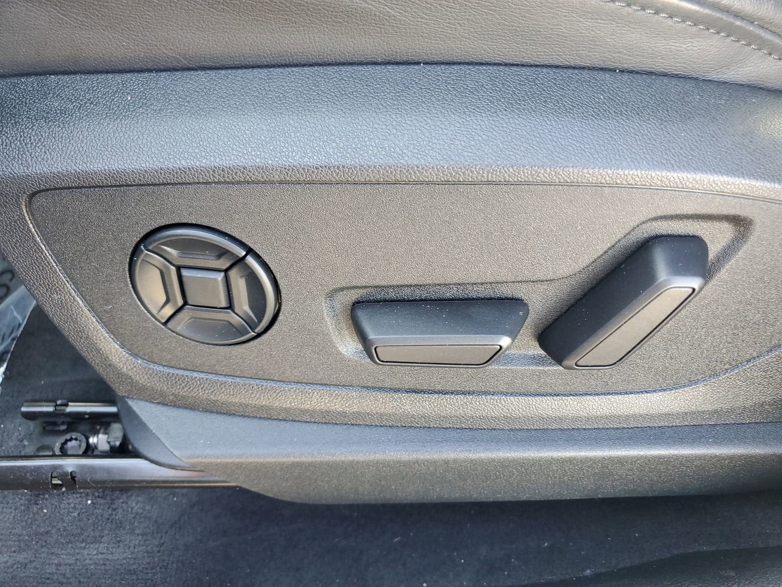 Used 2023 Audi e-tron Premium image 22