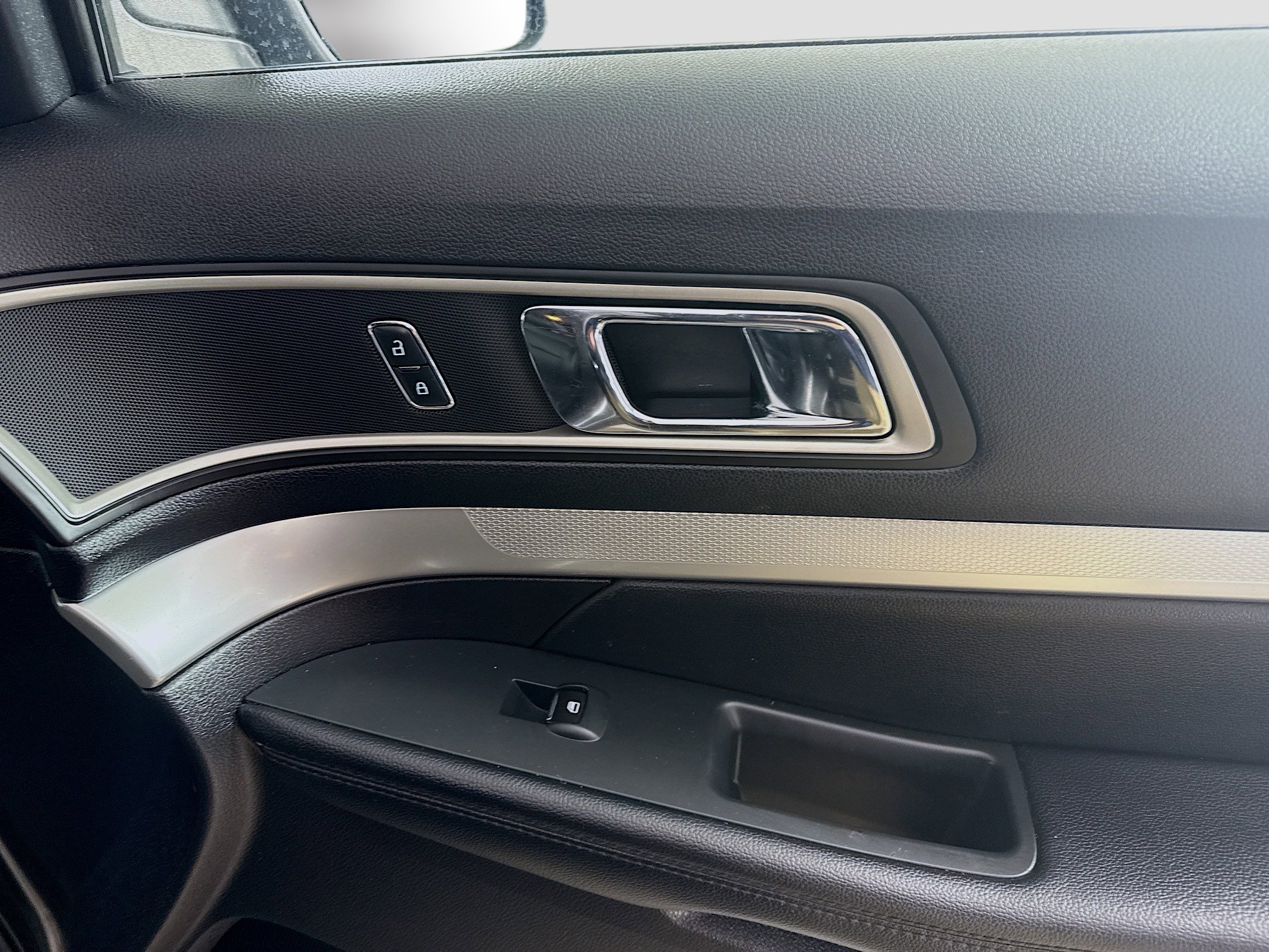 Used 2017 Ford Explorer XLT w/ Equipment Group 202A image 31