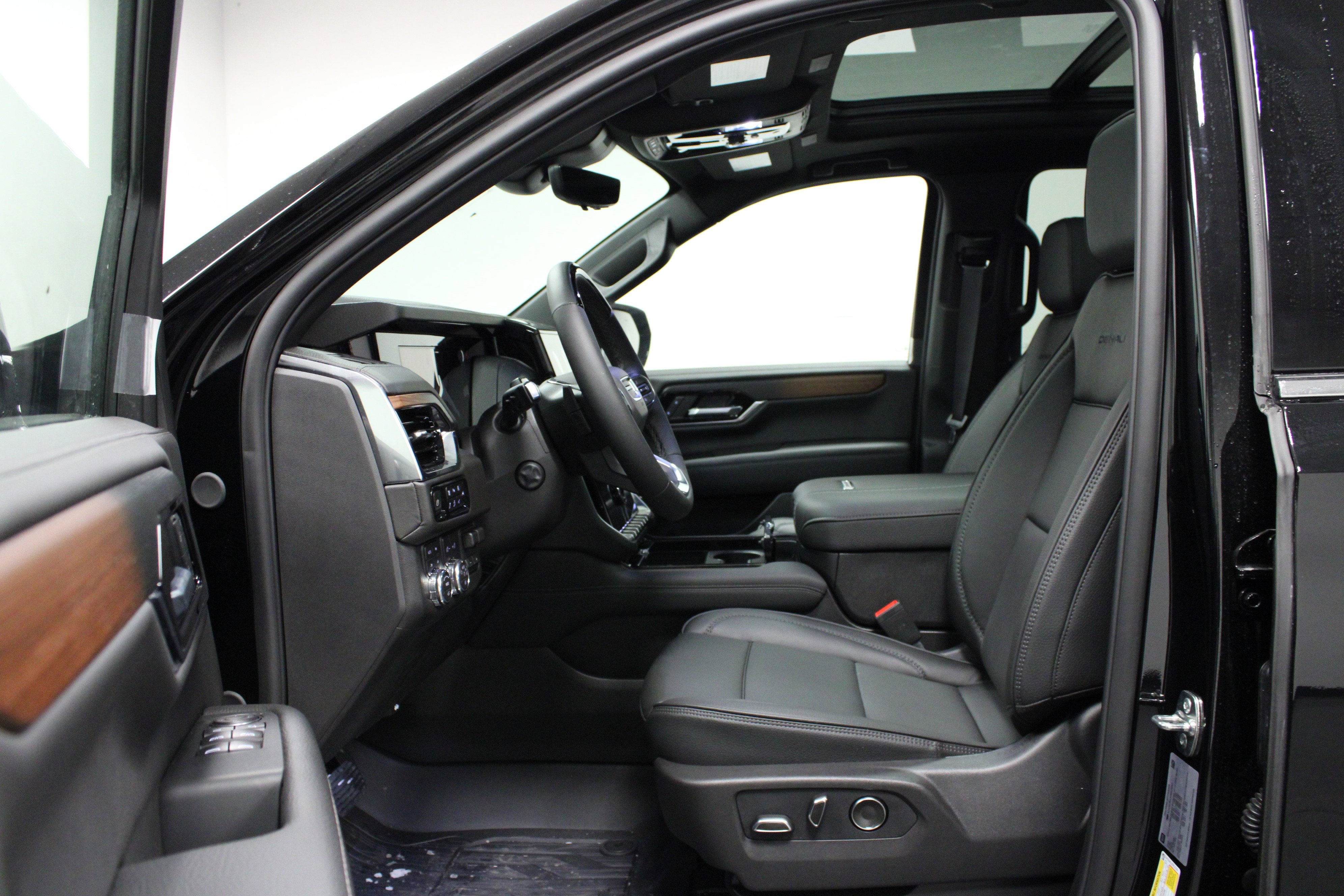 New 2026 GMC Yukon XL Denali w/ Denali Reserve Package image 11