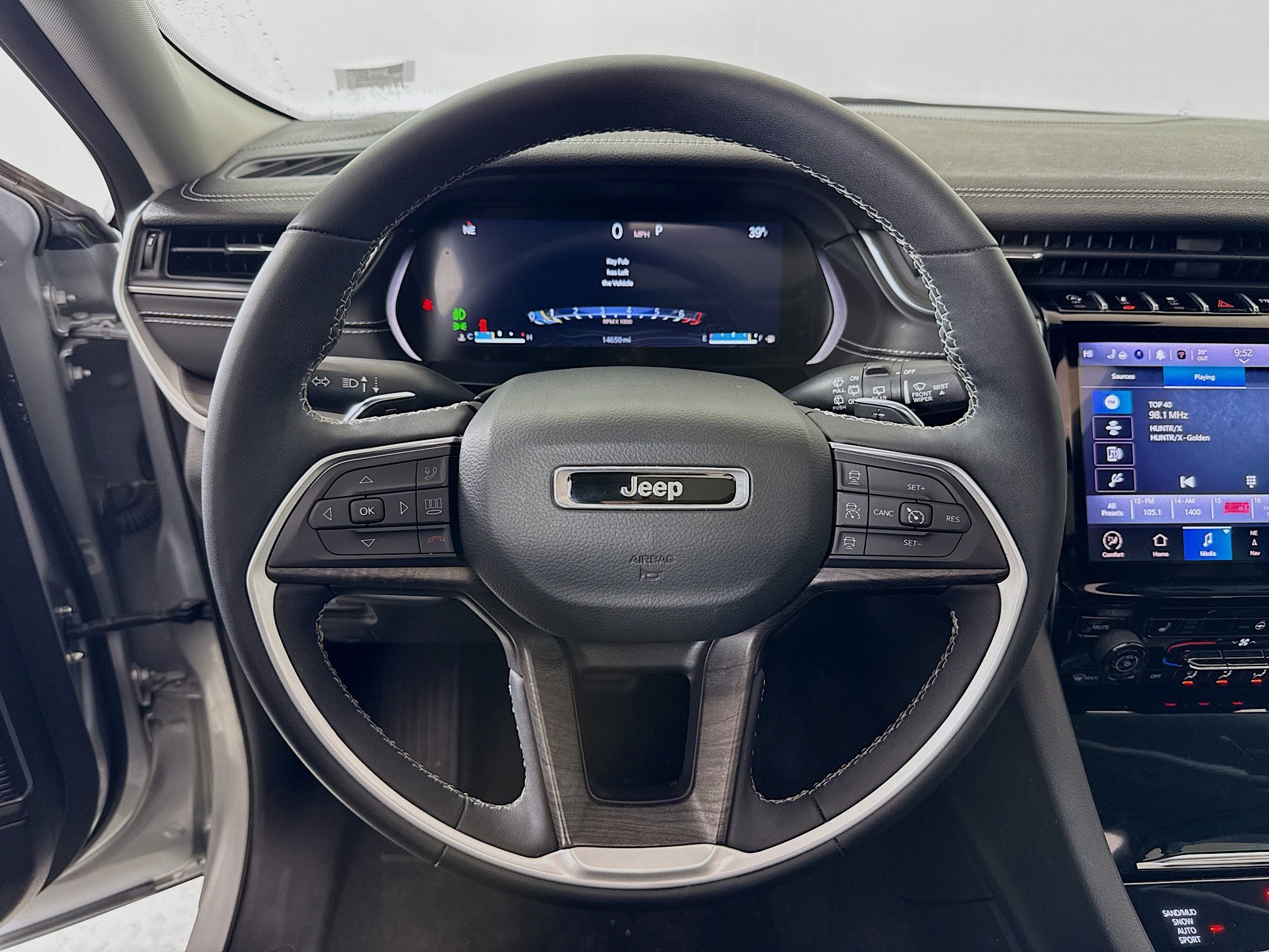 Used 2023 Jeep Grand Cherokee L Limited image 12