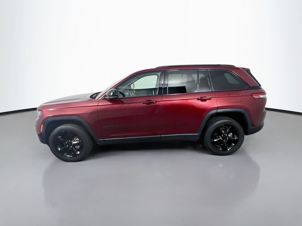 Used 2022 Jeep Grand Cherokee Altitude AWD/4WD image 4