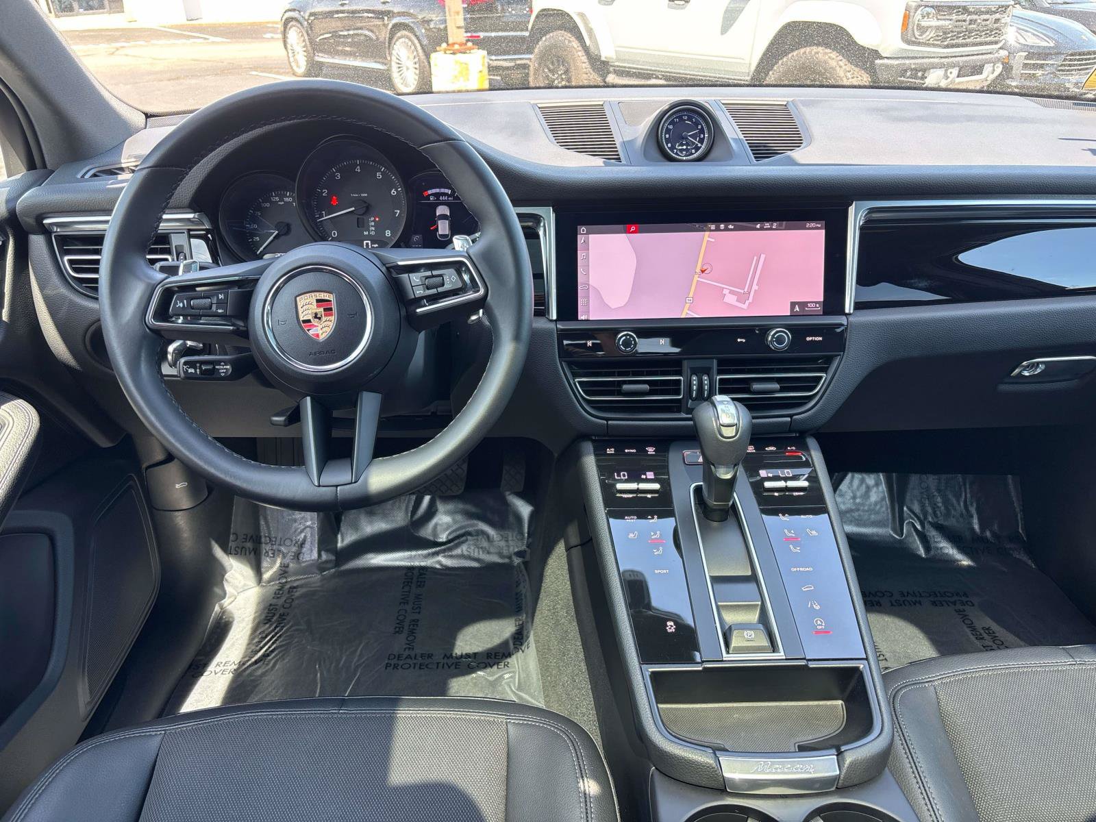 Used 2024 Porsche Macan AWD/4WD image 12