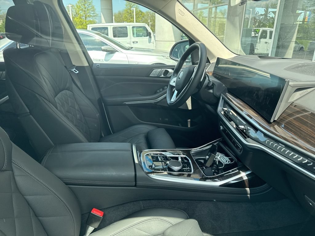 Used 2026 BMW X7 xDrive40i AWD/4WD image 17