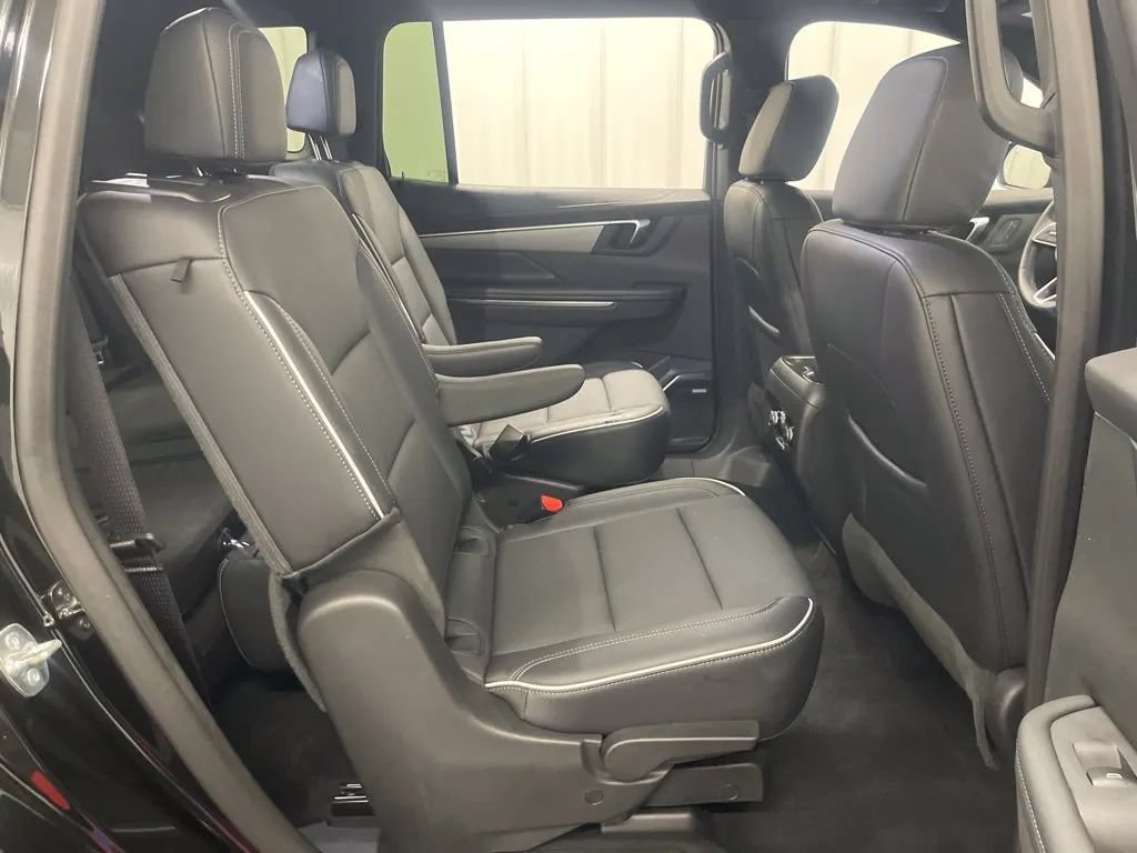 Used 2025 Buick Enclave Preferred AWD/4WD image 20