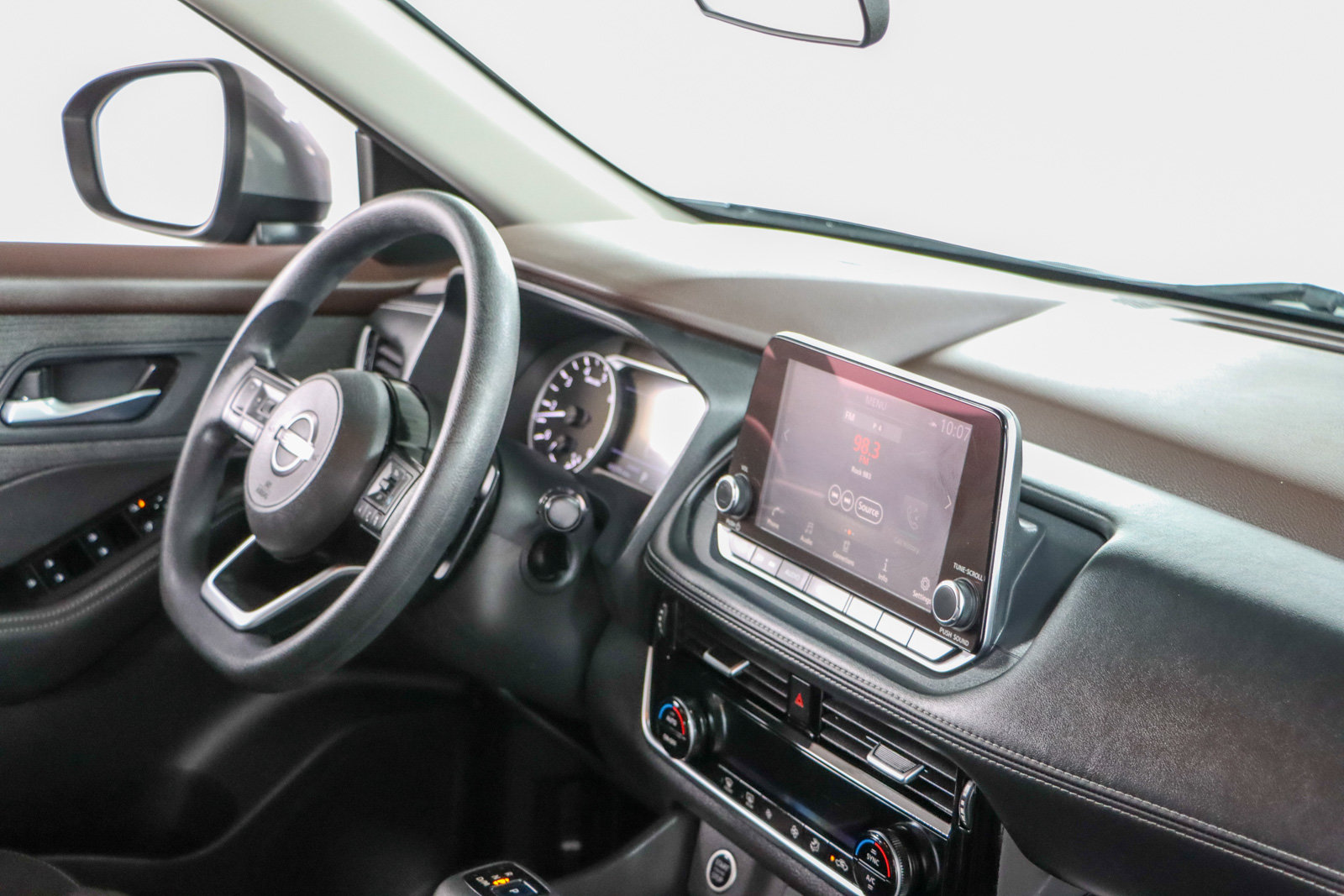 Used 2022 Nissan Rogue SV FWD image 25
