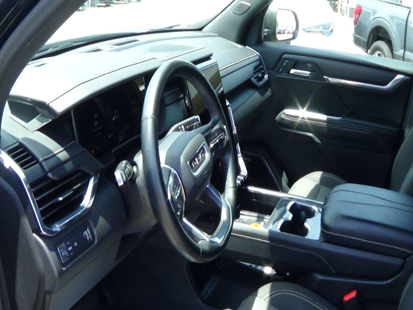 Used 2025 GMC Acadia Elevation FWD image 17