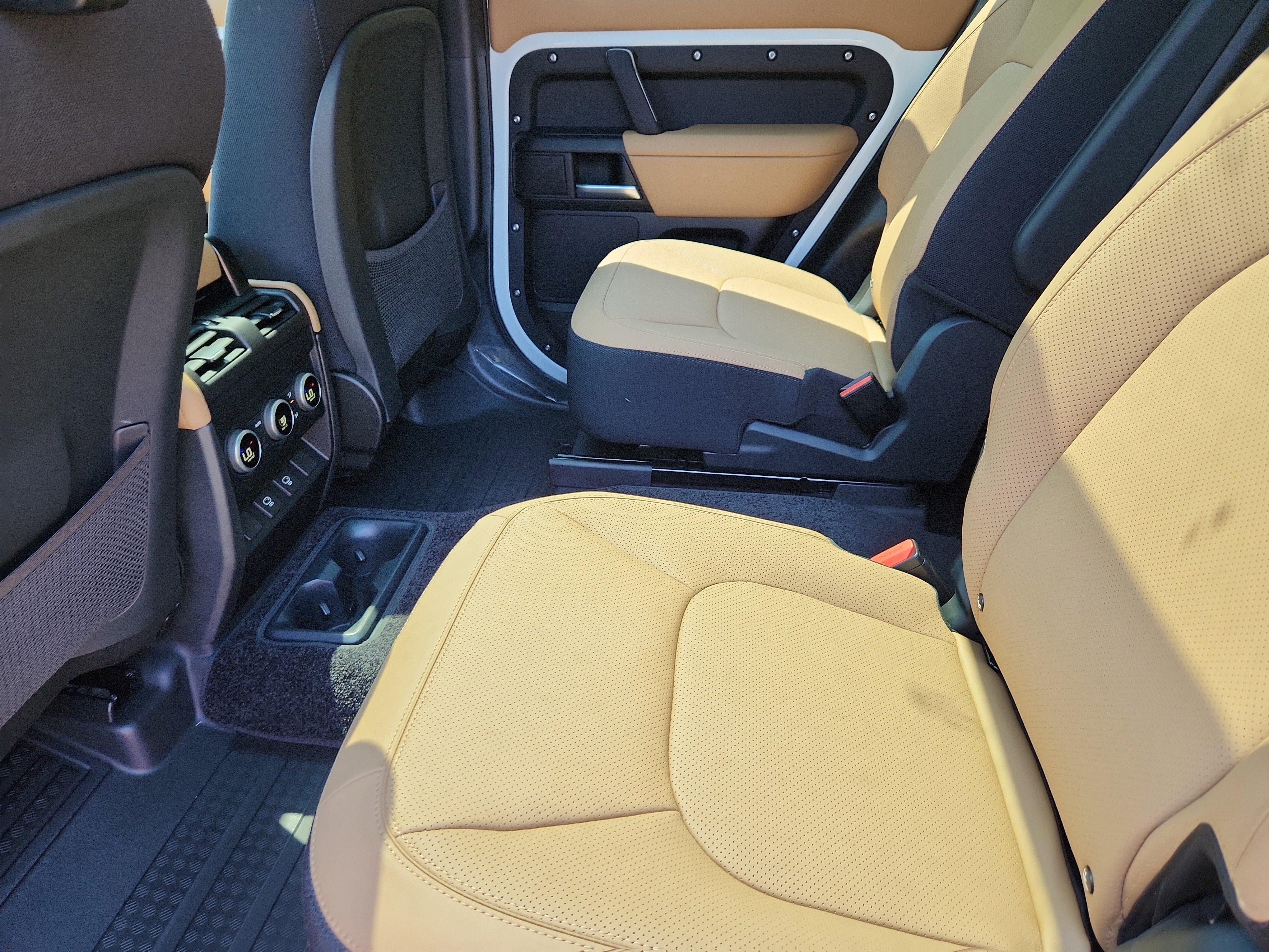 Used 2025 Land Rover Defender 130 V8 image 5