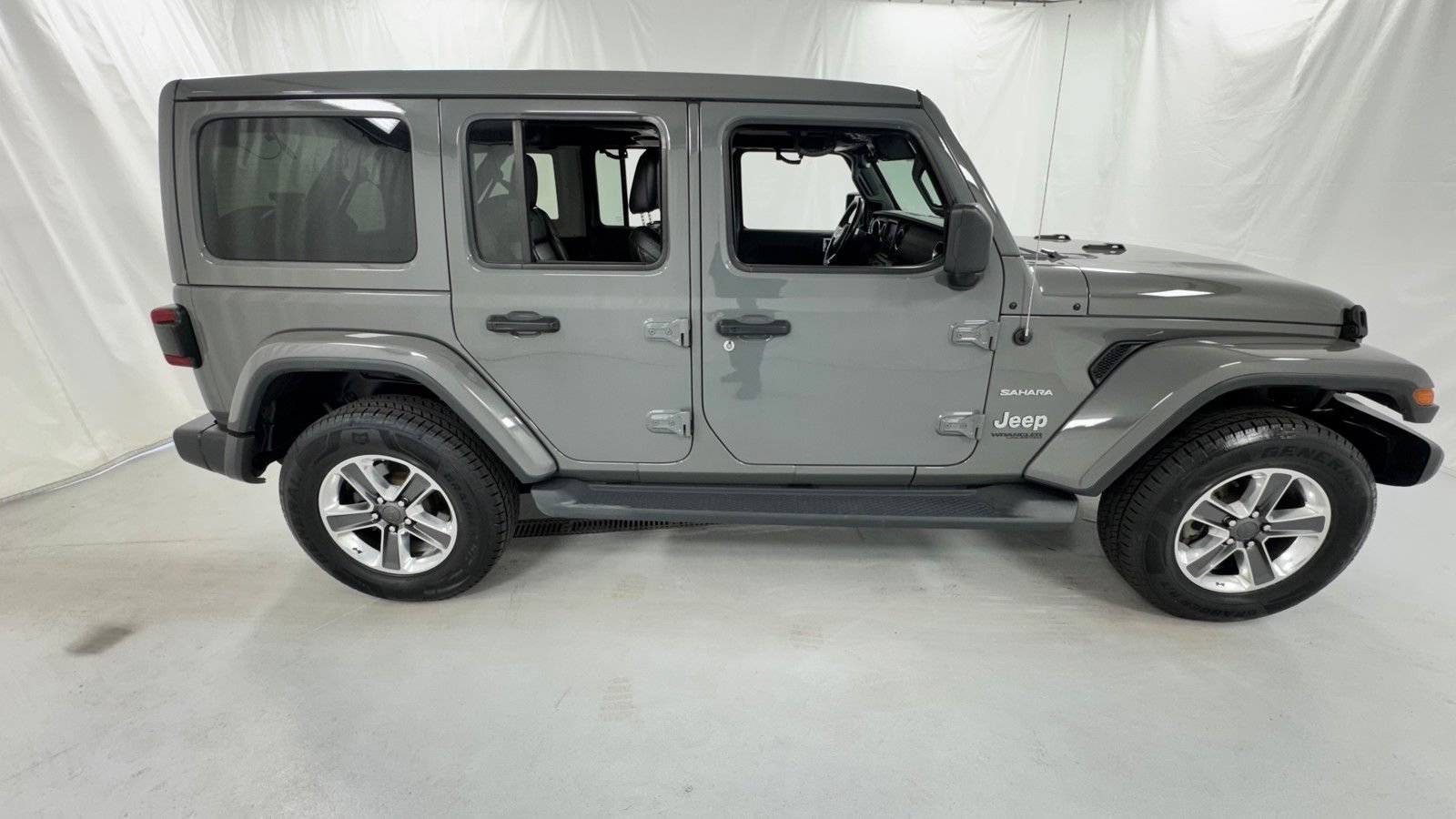 Used 2020 Jeep Wrangler Unlimited Sahara AWD/4WD image 2