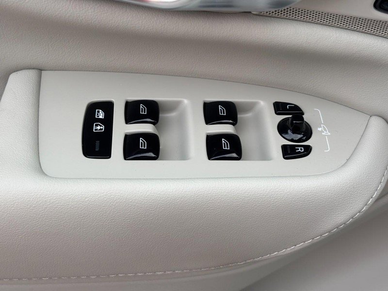 Used 2024 Volvo XC90 B6 Ultimate w/ Lounge Package image 17