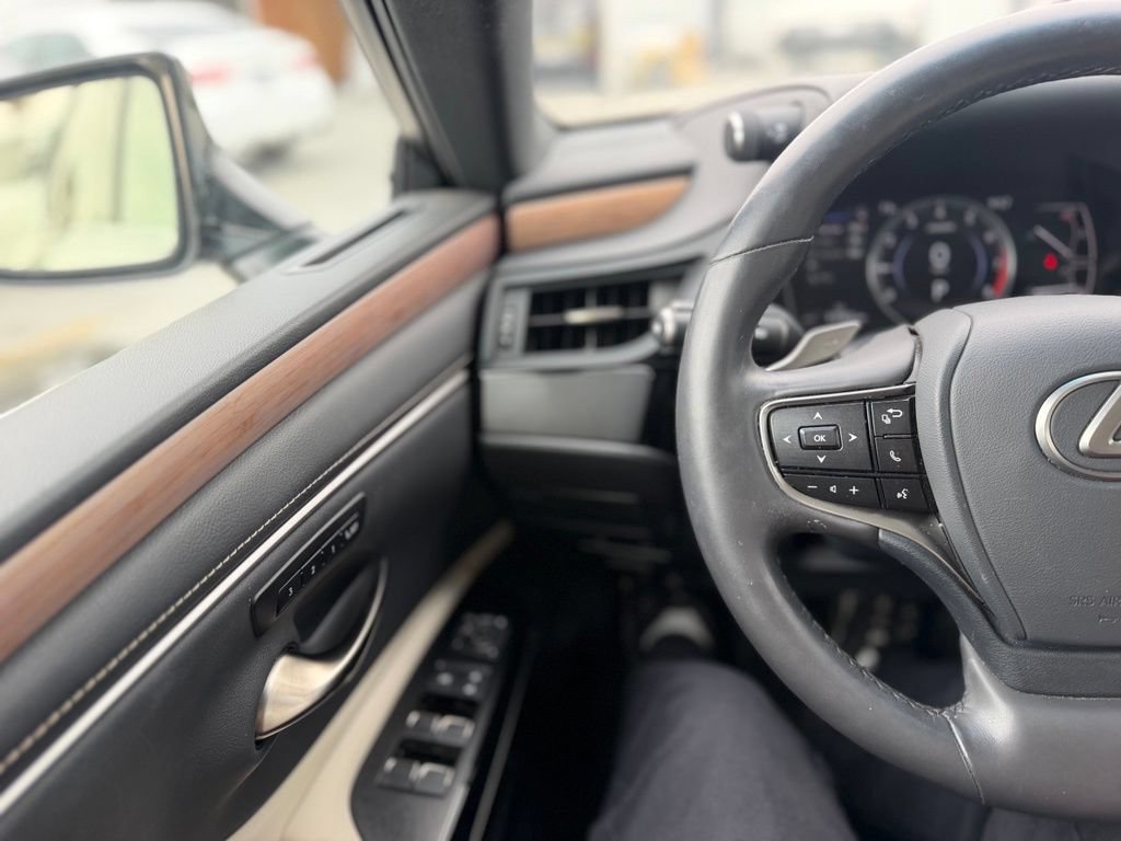 Used 2023 Lexus ES 350 w/ Premium Package FWD image 7