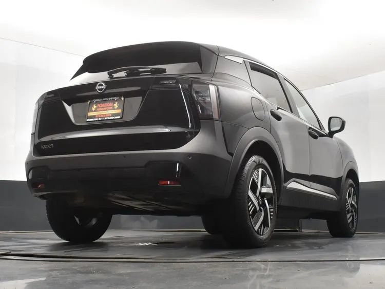 Used 2025 Nissan Kicks SV FWD image 13
