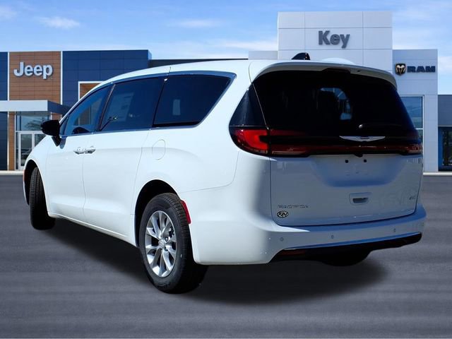 New 2026 Chrysler Pacifica Select AWD/4WD image 4