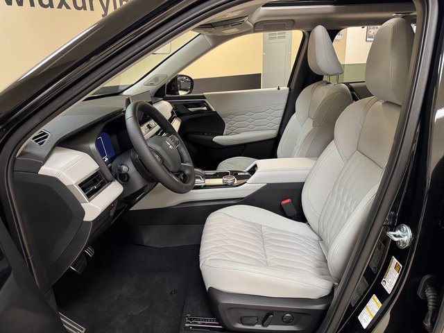 New 2025 Mitsubishi Outlander SEL image 8