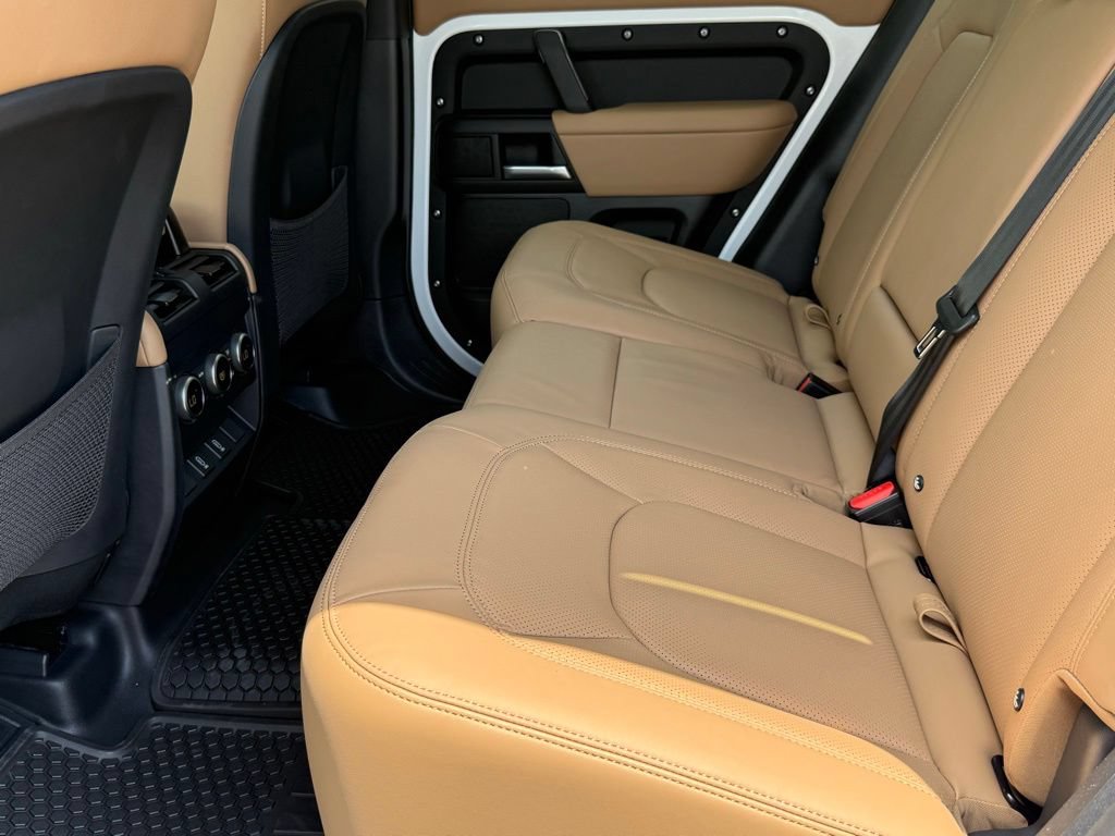 New 2026 Land Rover Defender 110 X-Dynamic SE AWD/4WD image 32