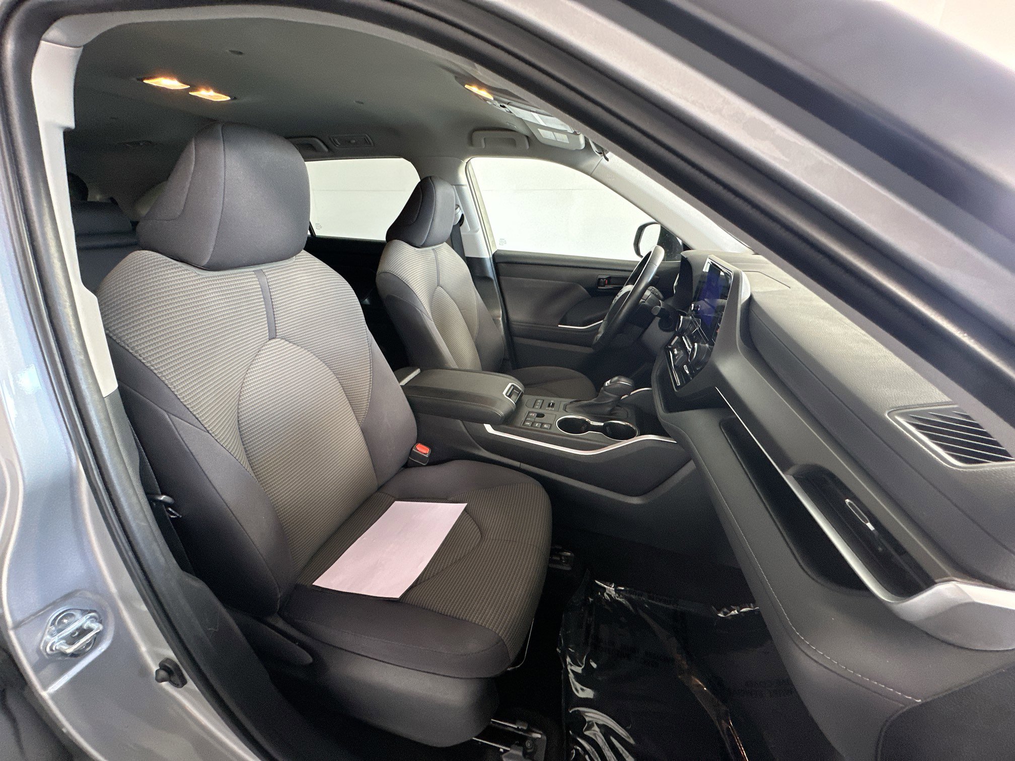 Used 2023 Toyota Highlander L image 28