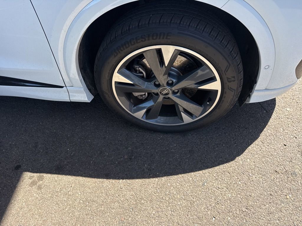 Used 2024 Audi Q4 e-tron Premium Plus image 5