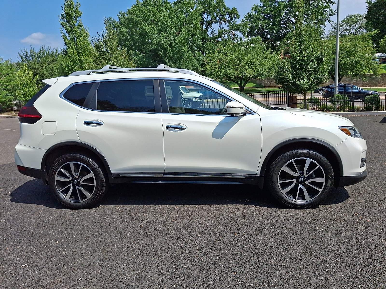 Used 2020 Nissan Rogue SL AWD/4WD image 7