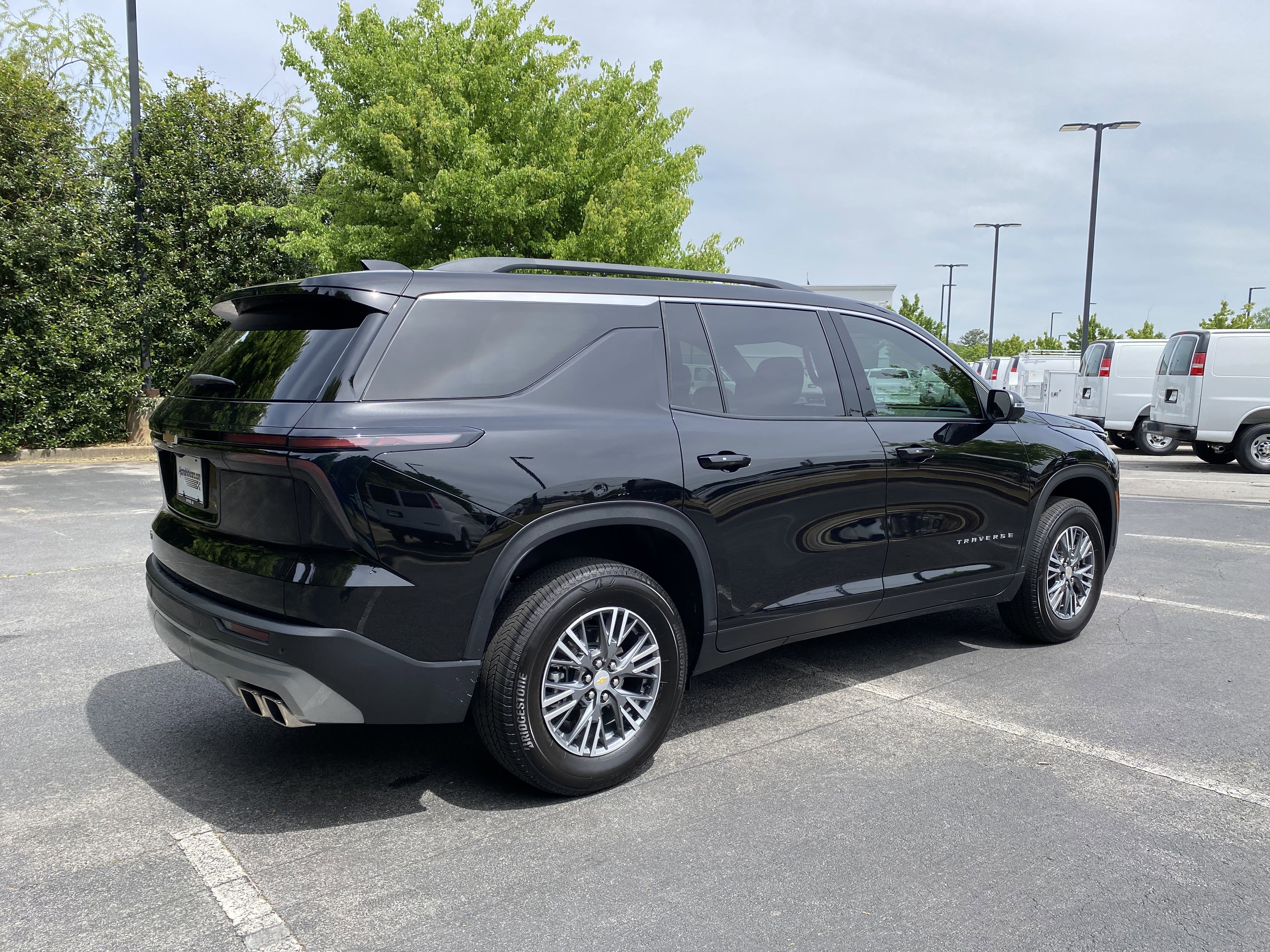 Used 2025 Chevrolet Traverse LT w/ Driver Confidence Package image 9