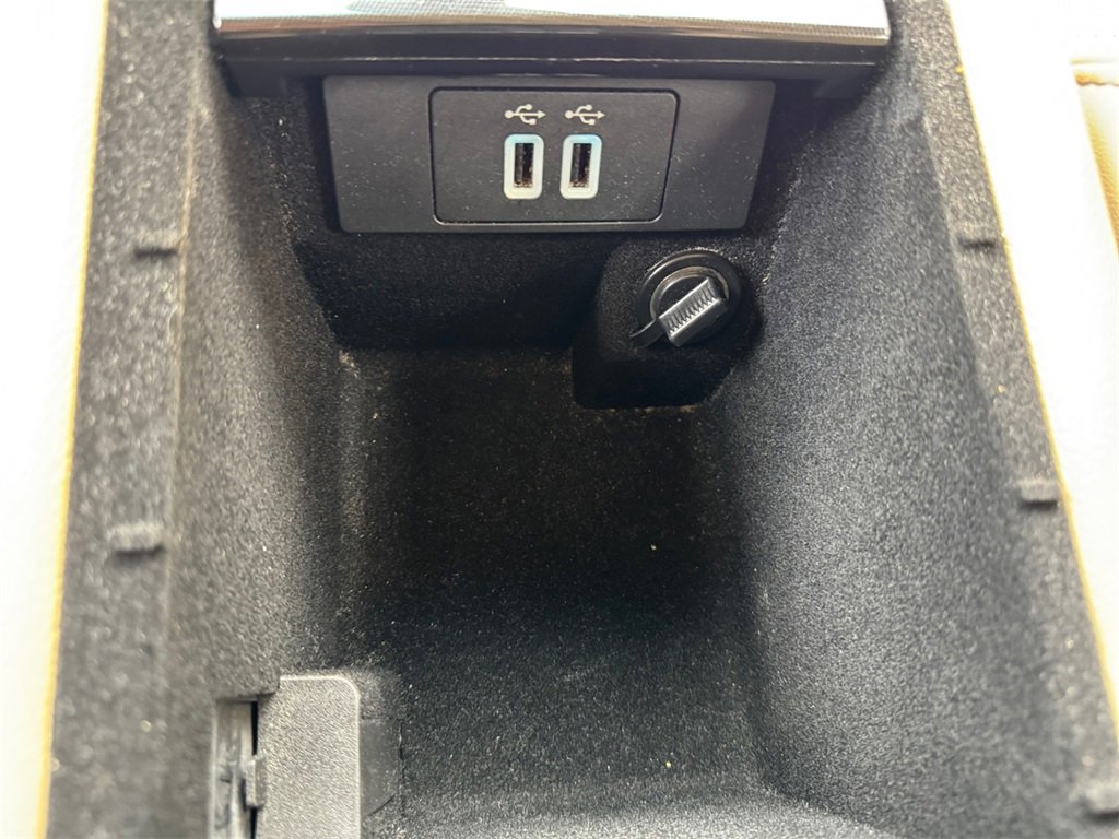 Used 2018 Ford Taurus Limited w/ Driver Assist Package image 29