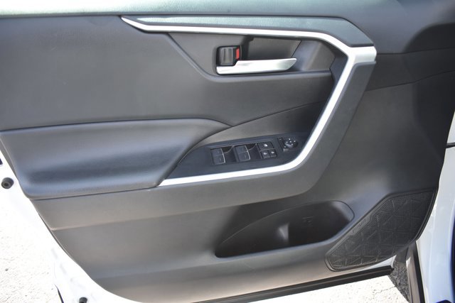 Used 2022 Toyota RAV4 XLE Premium image 11