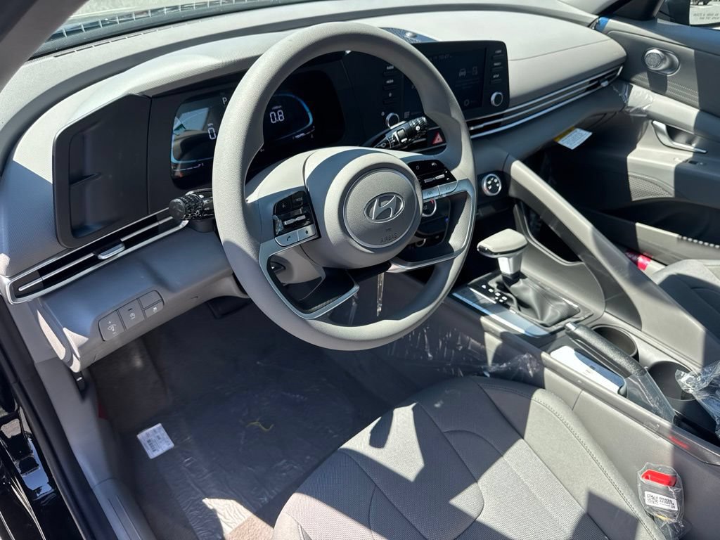 New 2026 Hyundai Elantra SE FWD image 10
