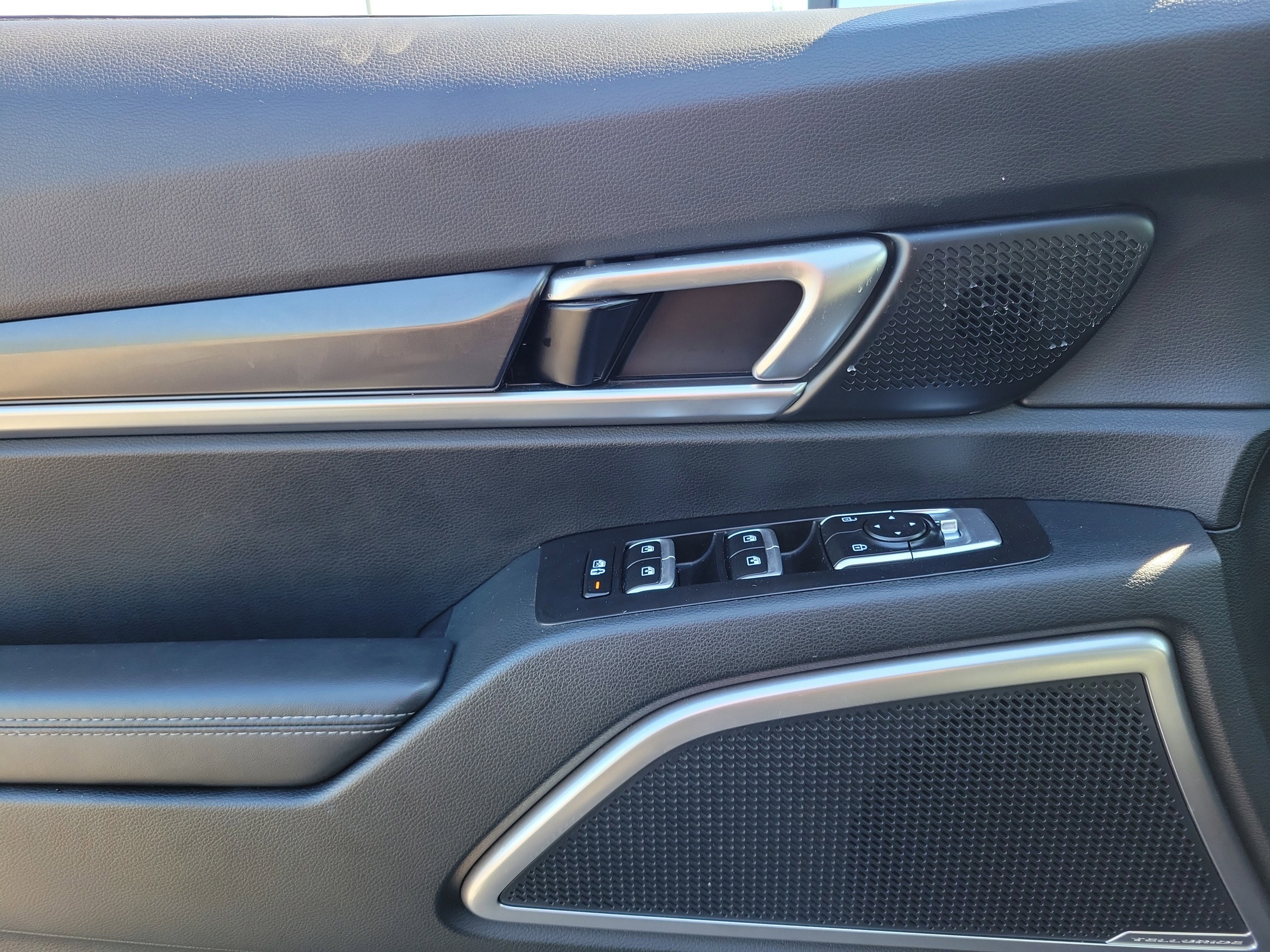 Used 2025 Kia Telluride S image 17