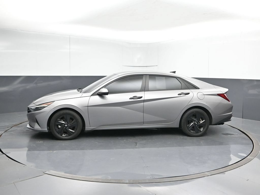 Used 2023 Hyundai Elantra SEL w/ Cargo Package FWD image 2