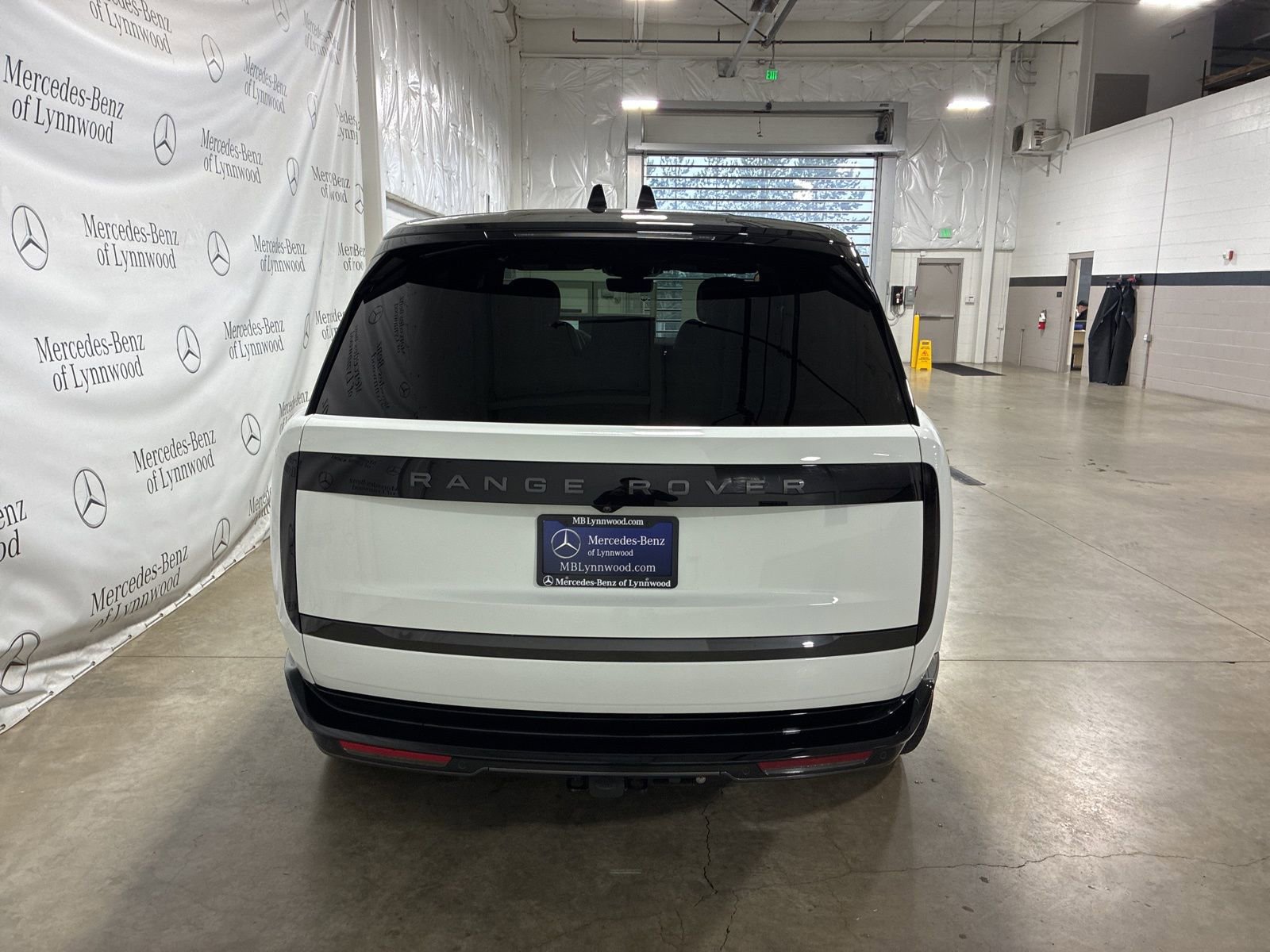 Used 2025 Land Rover Range Rover SE AWD/4WD image 5