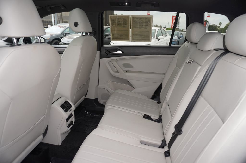 Used 2023 Volkswagen Tiguan SE R-Line image 10