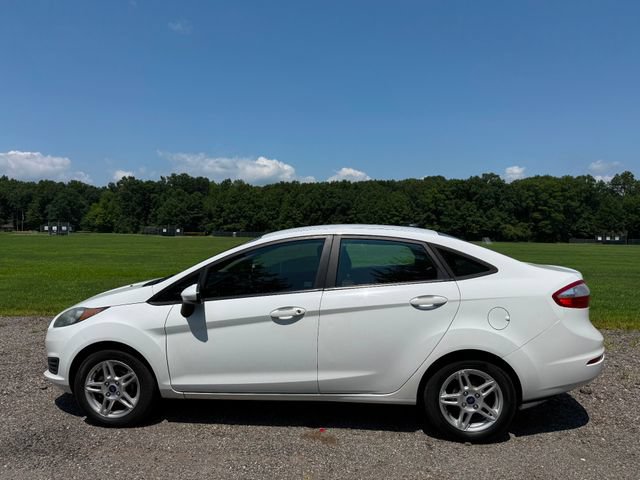 Used 2017 Ford Fiesta SE FWD image 2