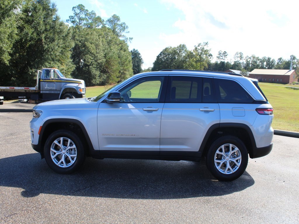 Used 2023 Jeep Grand Cherokee Limited image 11