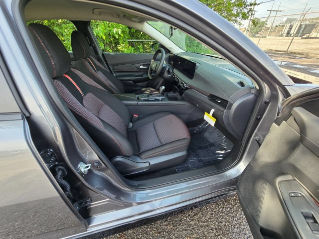 Used 2026 Nissan Sentra SR w/ Floor Mat Package FWD image 15