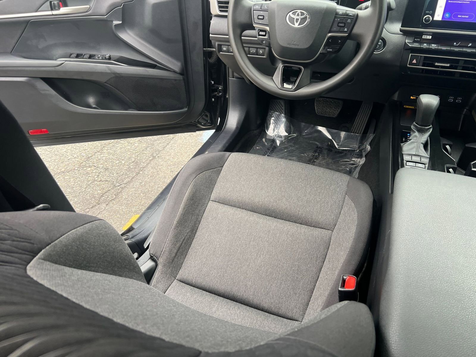 Used 2025 Toyota Camry LE image 34