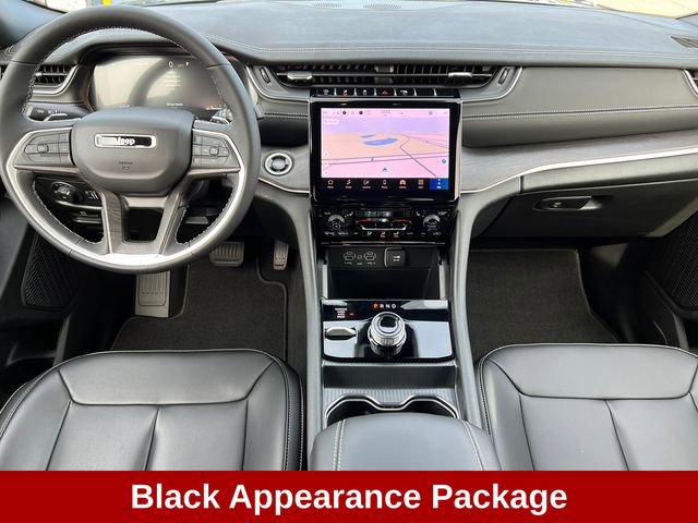 Used 2025 Jeep Grand Cherokee Limited w/ Black Appearance Package AWD/4WD video 3