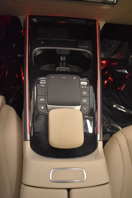 Used 2022 Mercedes-Benz GLB 250 4MATIC image 29