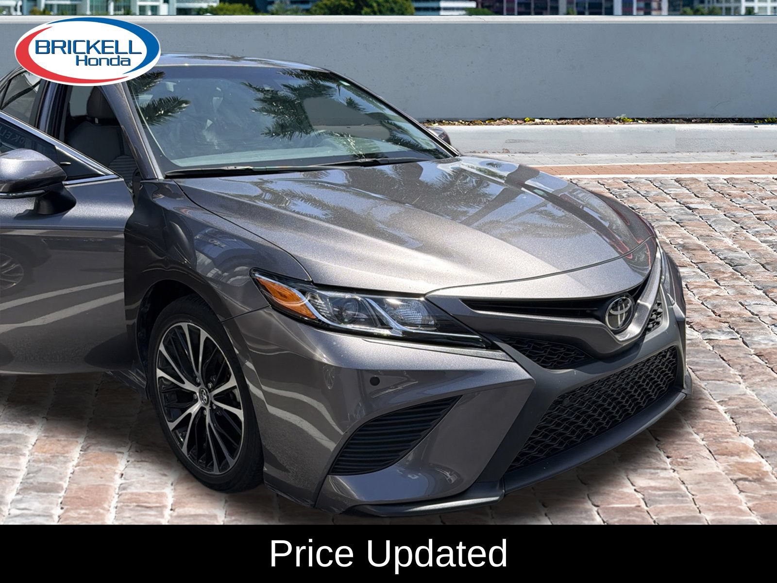 Used 2018 Toyota Camry SE w/ Moonroof Package FWD image 1